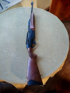 Poluatomatski karabin Benelli Argo..