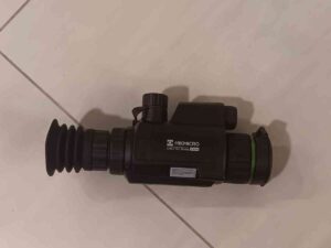 HIKMICRO CHEETAH C32F sa 950 nm iluminatorom