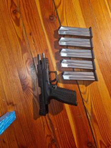 XDM sa 5 spremnika i holsterom + sva oprema (dodatni backstrap, kutija…)