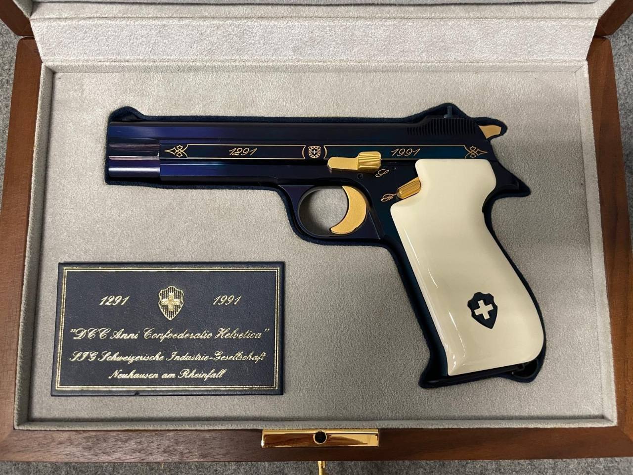 Rabljeni SIG P210 “700 Years of Swiss Confederation” Commemorative – kalibar 9×19 mm