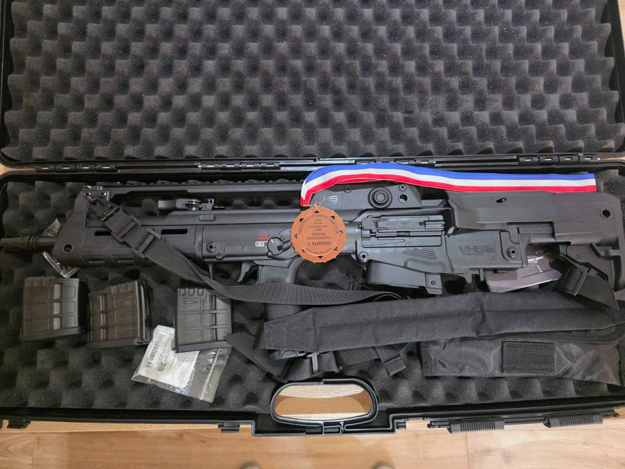 Prodajem Vhs-2 16″