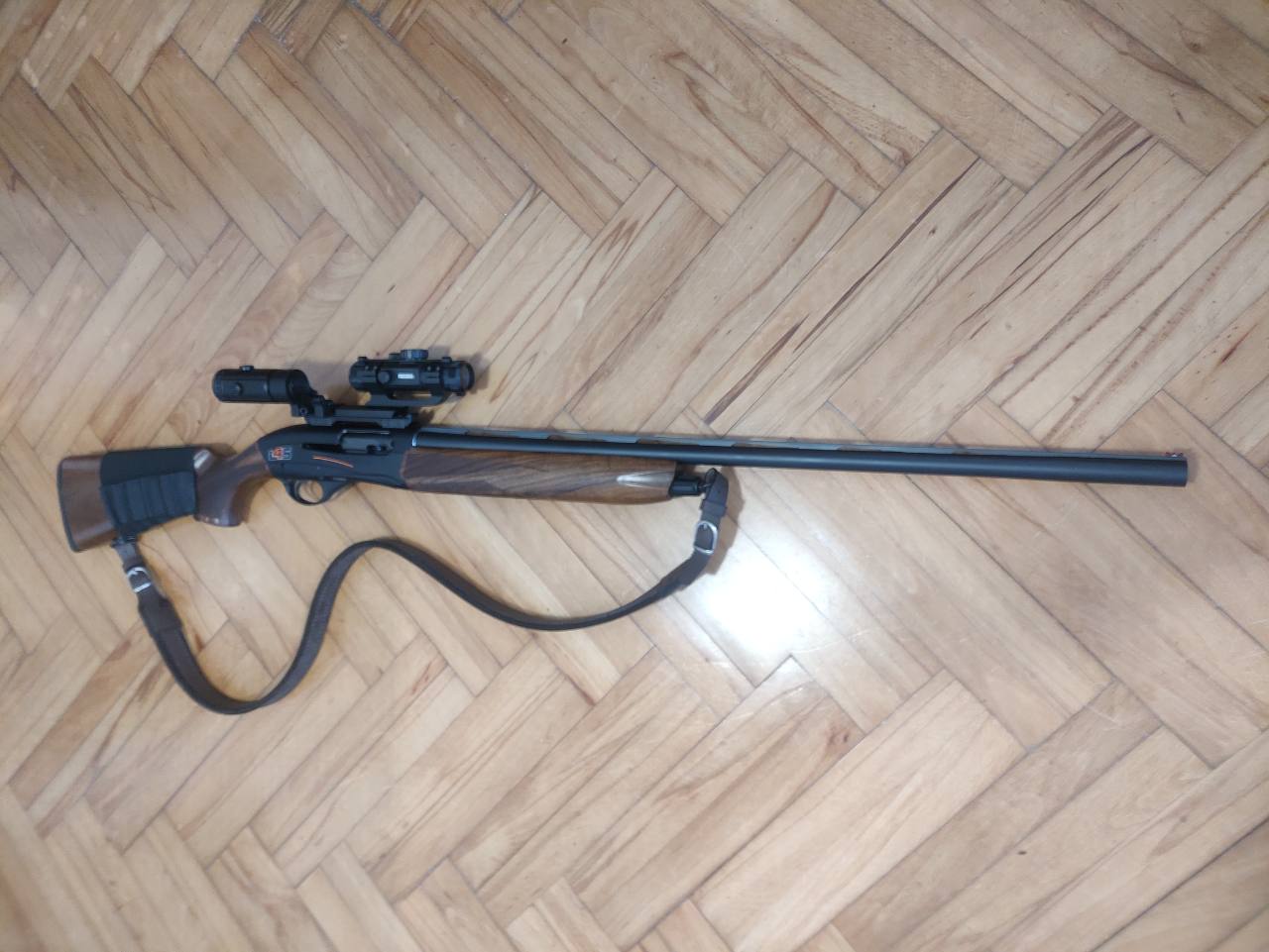 Poluautomatska sačmarica 12/76 Fabarm