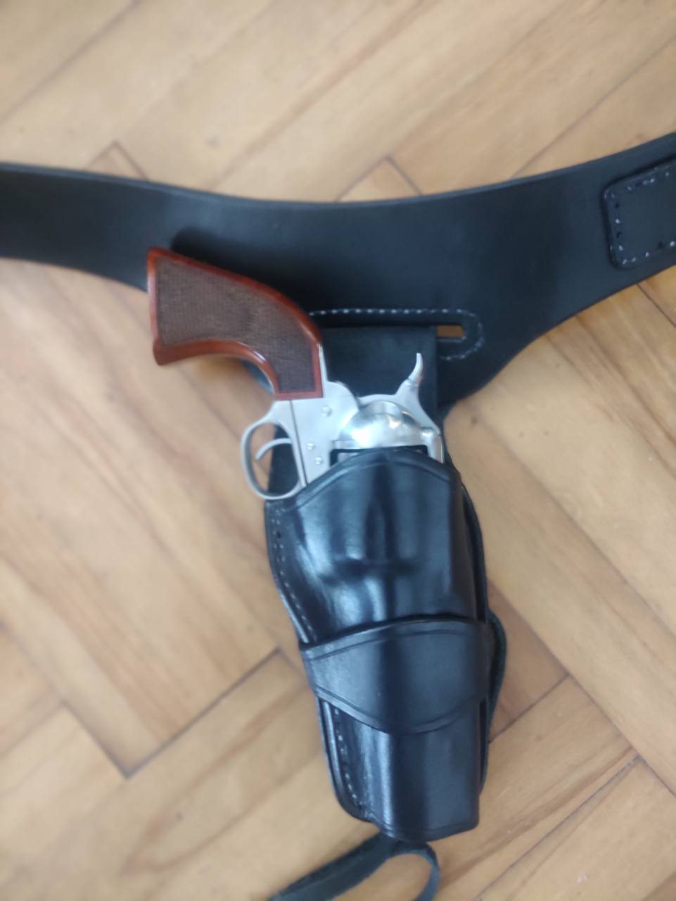 Revolver Uberti .357 Magnum sa opasačem i futrolom