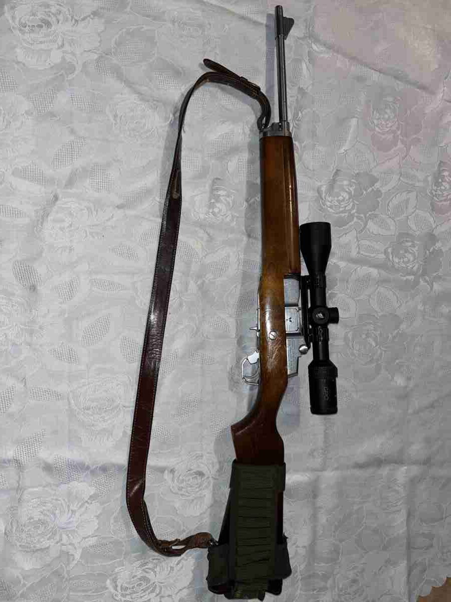 Ruger sa užljez. Cijevima poluautomat