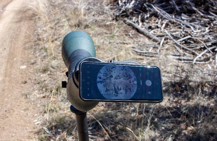 NOVO, magnetni držač mobitela za okulare i optiku