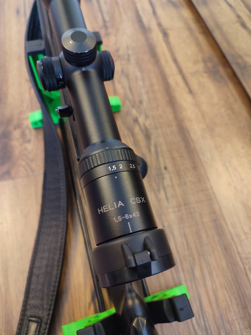 Kahles Helia CSX 1.5-6×42, s Rusanovim jednodjelnim nosačem
