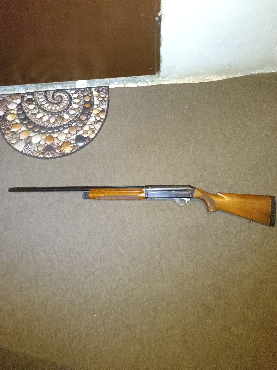 prodajem benelli poluautomat 20/70