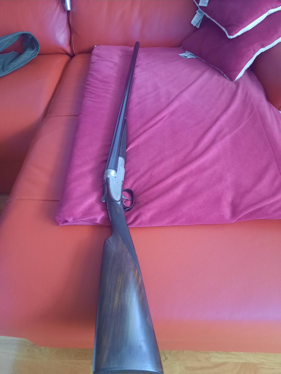 Lovačka puška sa glatkim cijevima , dužina cijevi 76 cm
