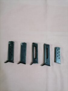 Razni spremnici za pistolj